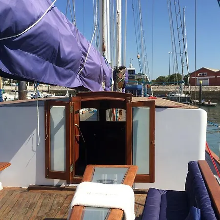 Yacht Sean Paquito Iv Hotel na wodzie