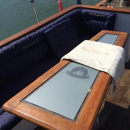 Ботель Yacht Sean Paquito Iv Лісабон