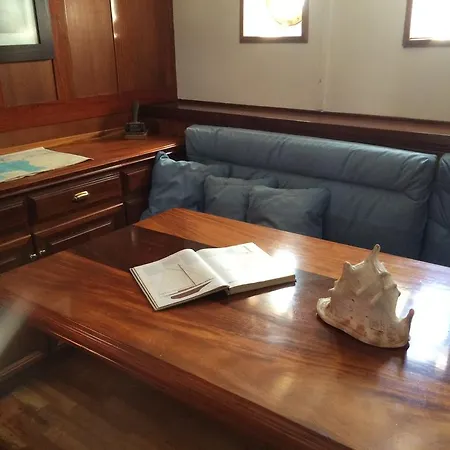 Yacht Sean Paquito Iv Ботель