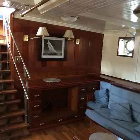 Yacht Sean Paquito Iv Ботель