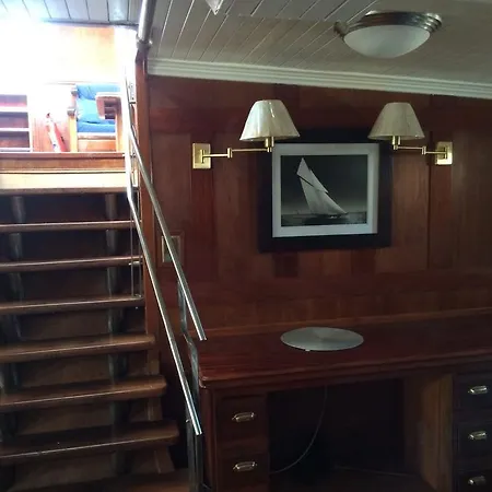 Ботель Yacht Sean Paquito Iv